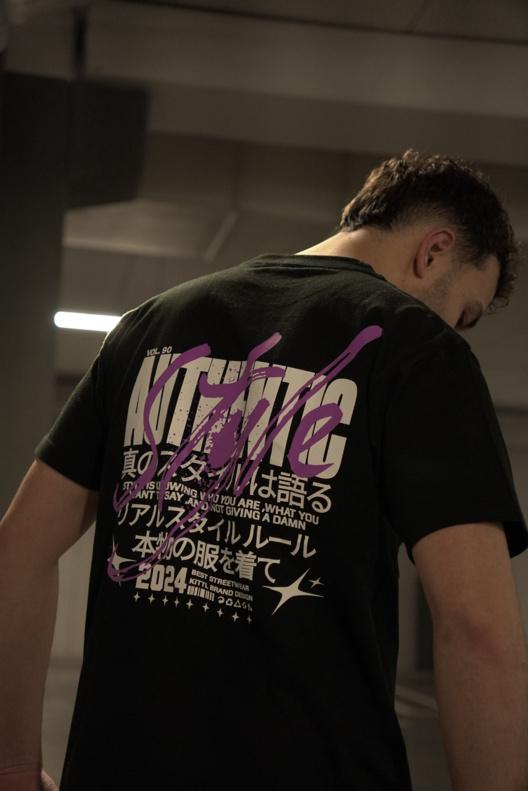 Future Drip Tee negra espalda con estampado serigrafiado morado - camiseta oversize streetwear UVX Studio