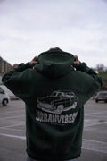 Hoodie Urban Essentials verde espalda con estampado coche clásico UrbanVibesX - sudadera streetwear oversize unisex UVX Studio